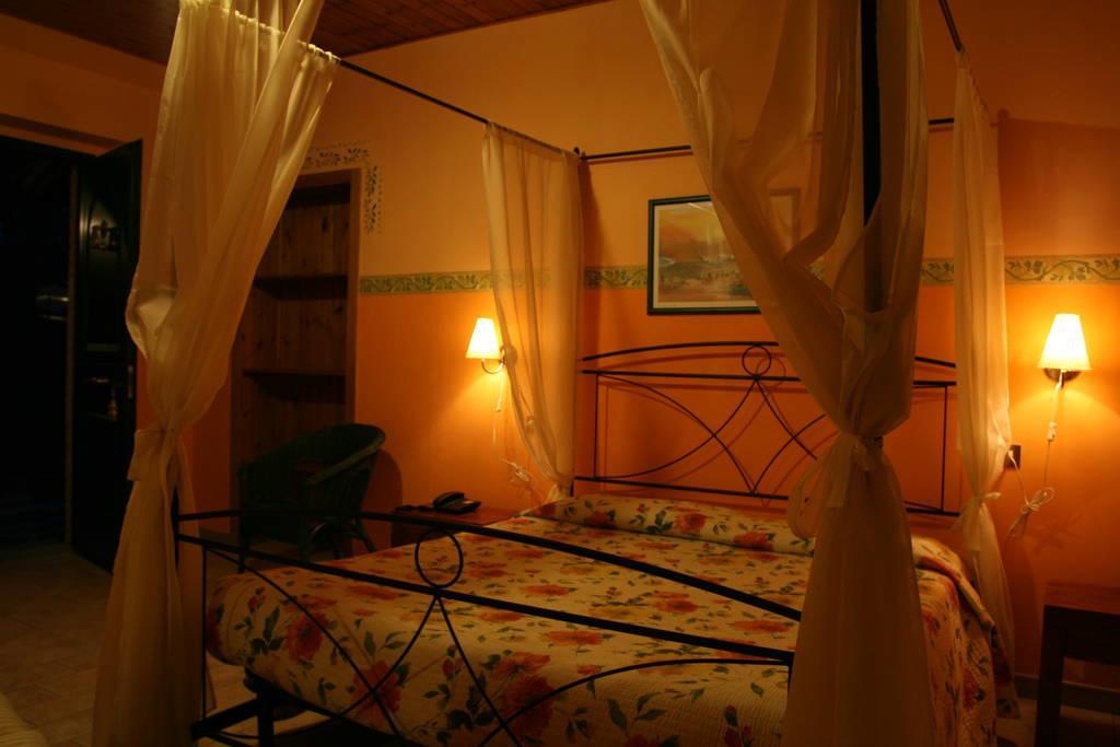 Agriturismo Oasi Verde Mengara Hotel Губио Екстериор снимка